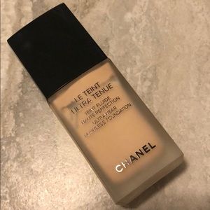 Chanel Le Teint Ultrawear Flawless Foundation B20